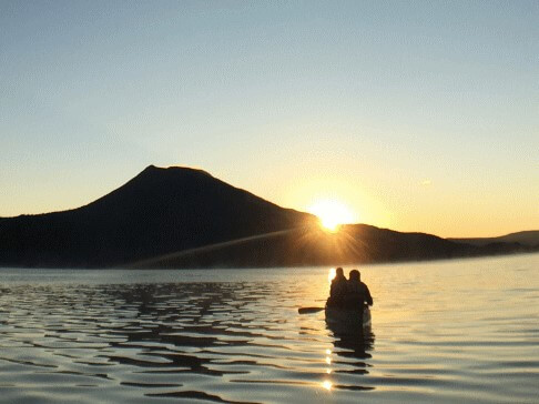 划著加拿大式獨木舟，前往阿寒湖進行清晨散步之旅