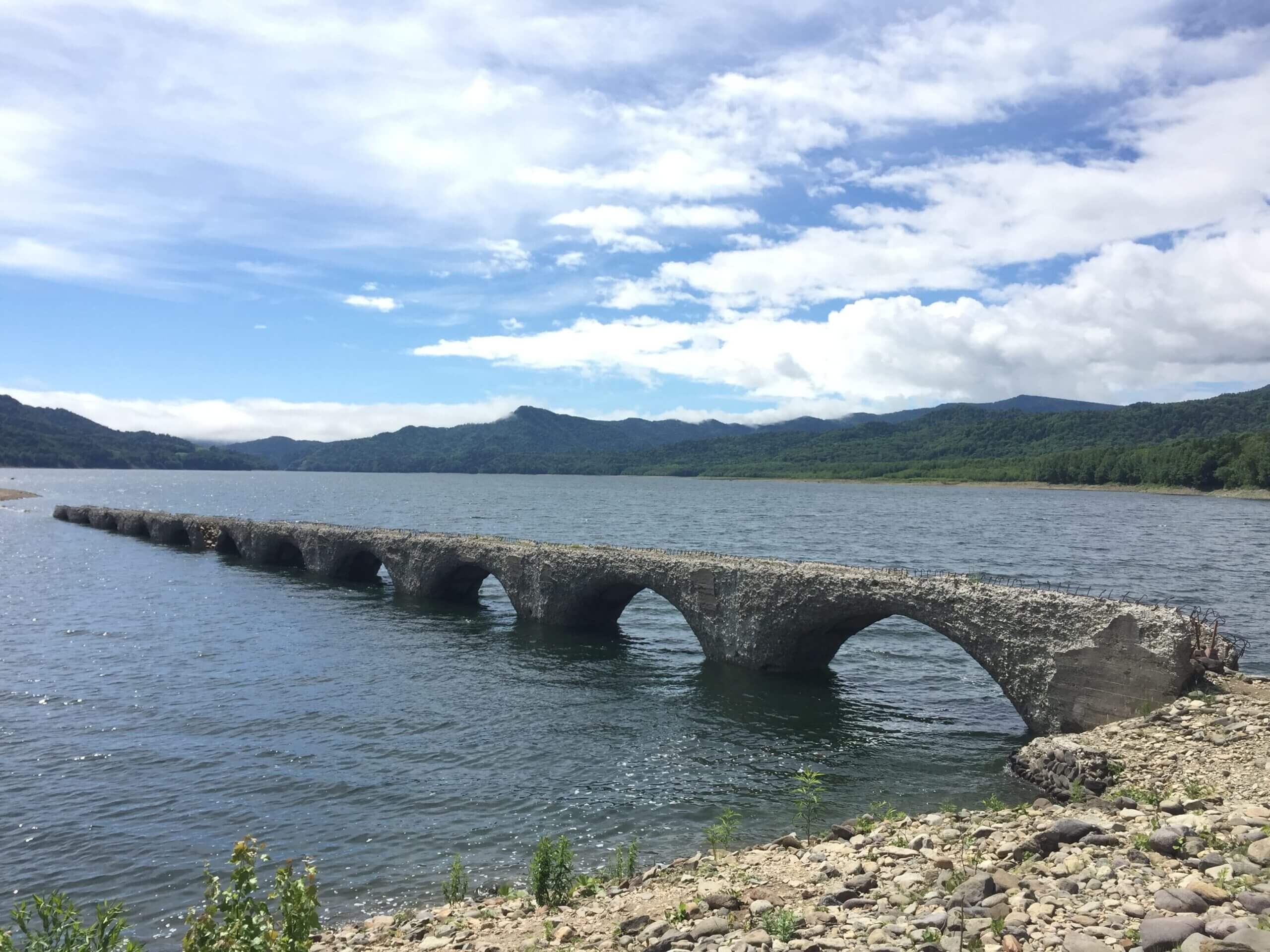 如畫般美麗的舊國鐵橋樑「TAUSYUBETSU橋」 | 北海道官方旅遊網站 