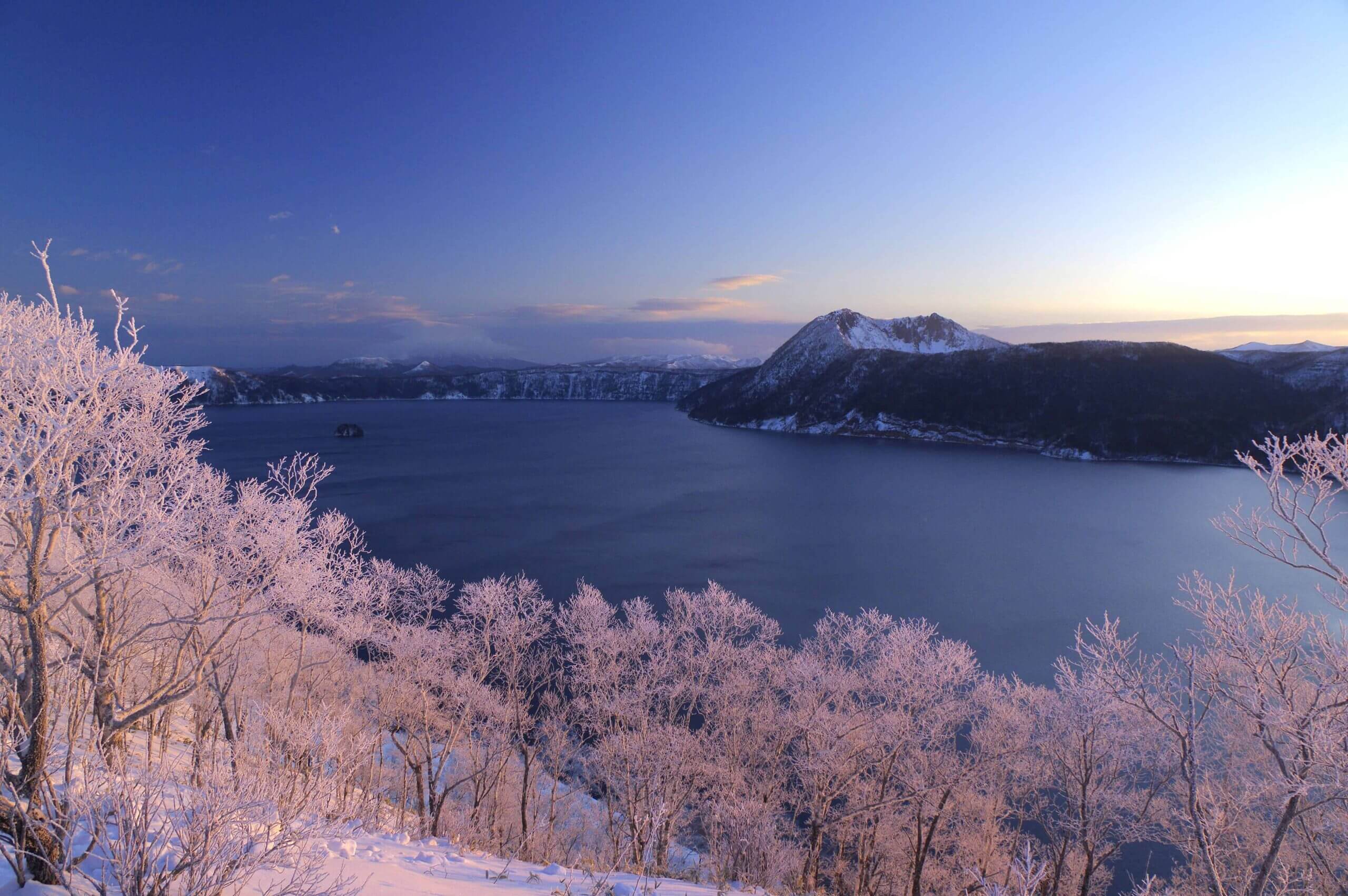 在樹冰的襯托下更顯夢幻的 摩周湖 Goodday北海道
