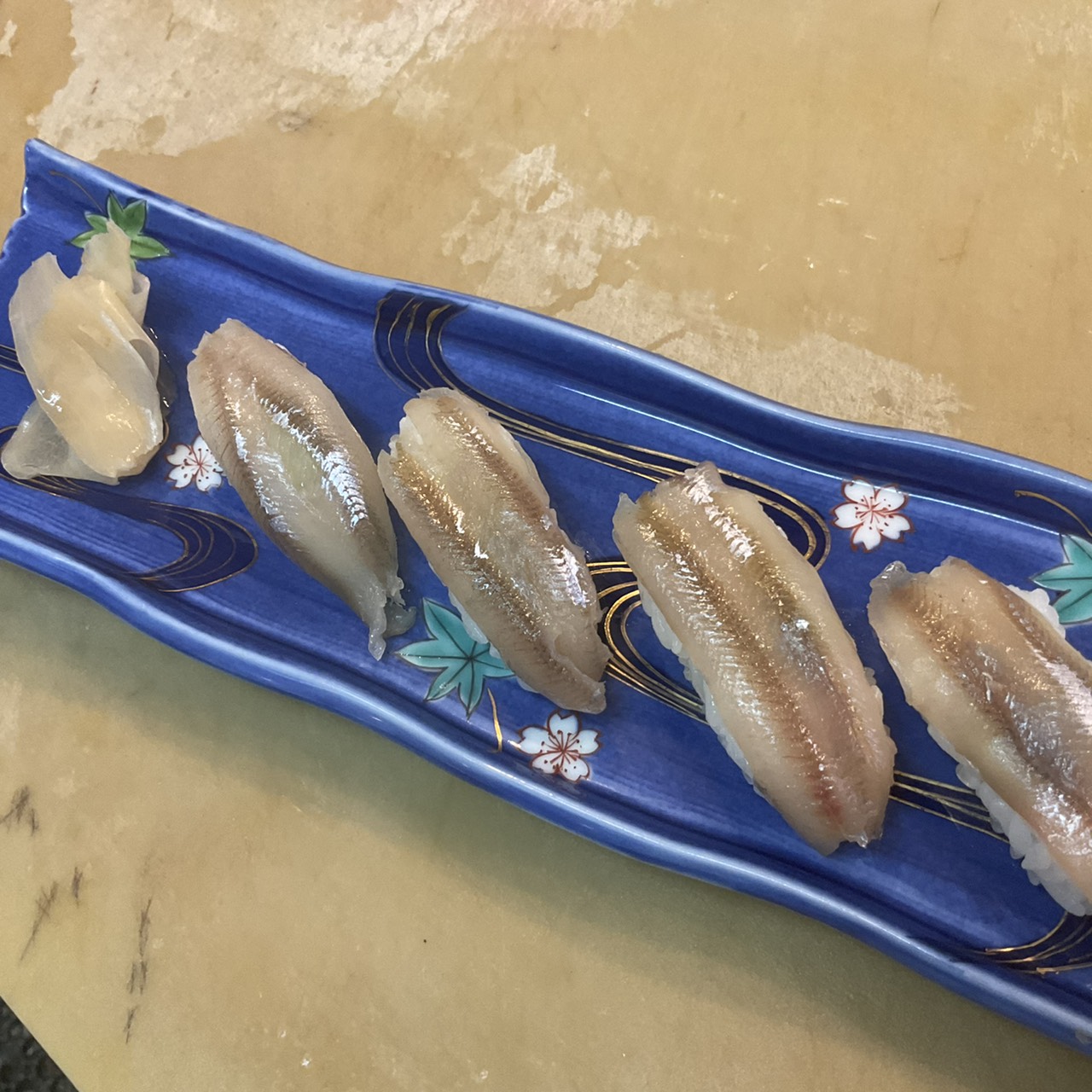 壽司之靜：只賣1個月的美食饗宴！當季的美味、必吃的柳葉魚生魚片通通都有　　