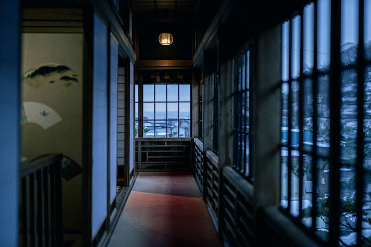 舊青山別墅館藏大量的日本古董，彷彿博物館一般。